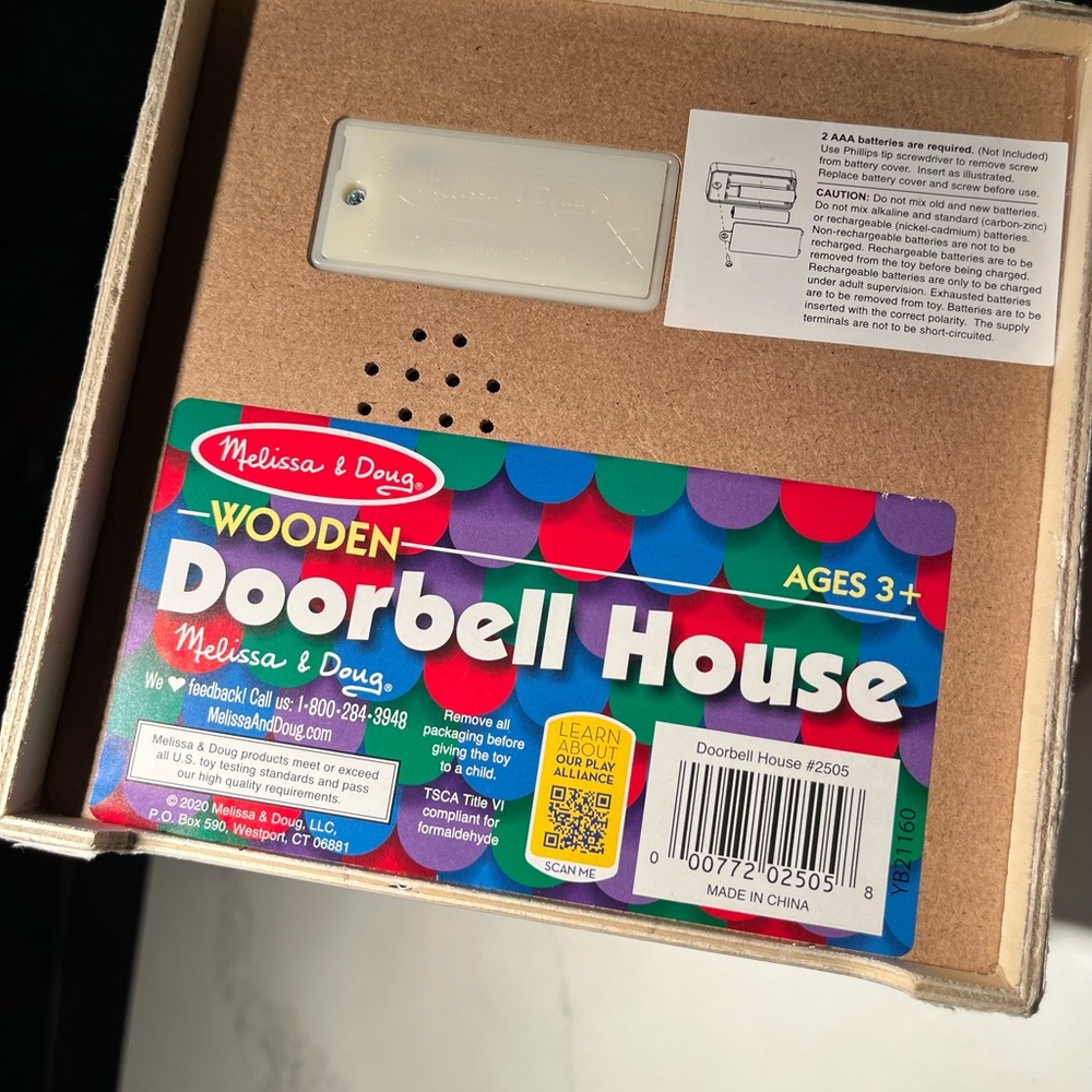 Melissa & doug wooden doorbell house. Ages 3+. - Picture 8 of 11